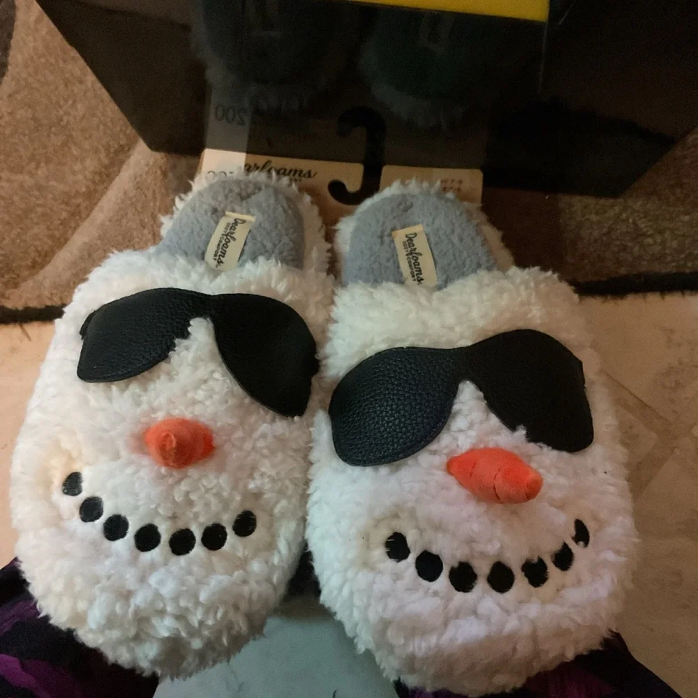 Dearfoams Cozy Comfort Unisex Snowman Slippers w/carrot nose W7-8 M5-6